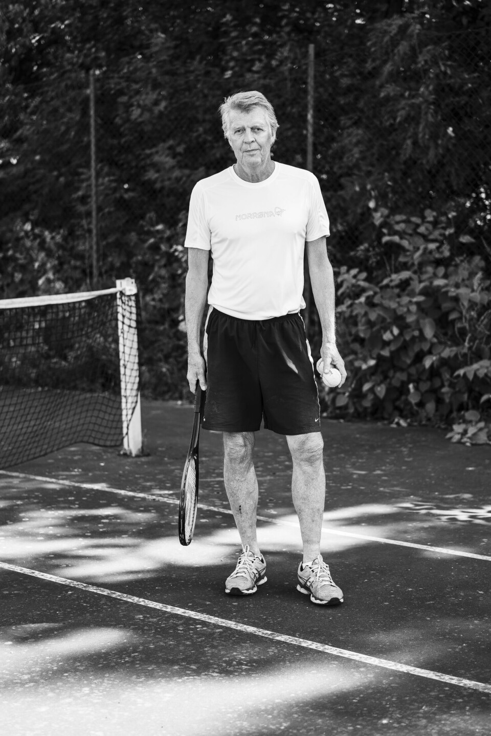 Gunnar Breivik har spilt mye tennis sammen med sin venn, filosofen Arne Næss. Da spilte de med egne regler: Spill med minst 30 baller, helst to punkterte. Sett i gang ballen hvor som helst slik at det er full aktivitet hele tiden. Spill baller som er utfordrende - ikke for lette, ikke «umulige». De siste lærer du ikke noe av. To eller flere sprett eller sprett utenfor linjene er helt ok, masse ros for alle baller som løpes opp.
