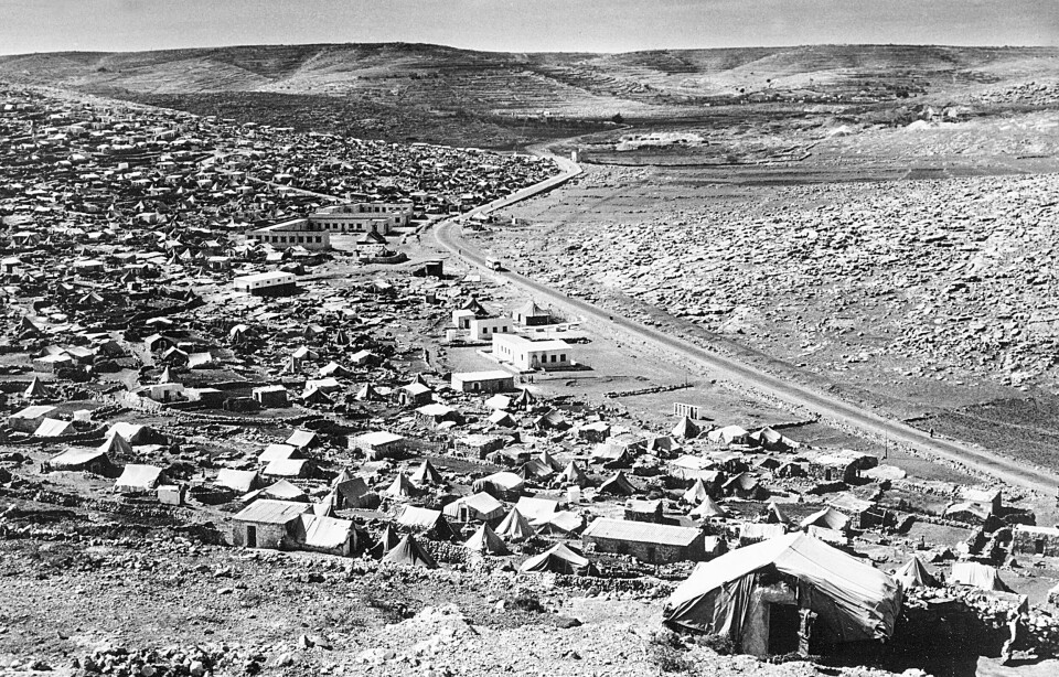 Mandatet for Palestina ga selvstyre til jødene, men ikke til araberne. Da Israel ble opprettet, måtte mange arabere flykte. Mange havnet i flyktningeleire, som denne ved Betlehem, fotografert i 1955. Foto: AP Photo/NTB scanpix/arkiv