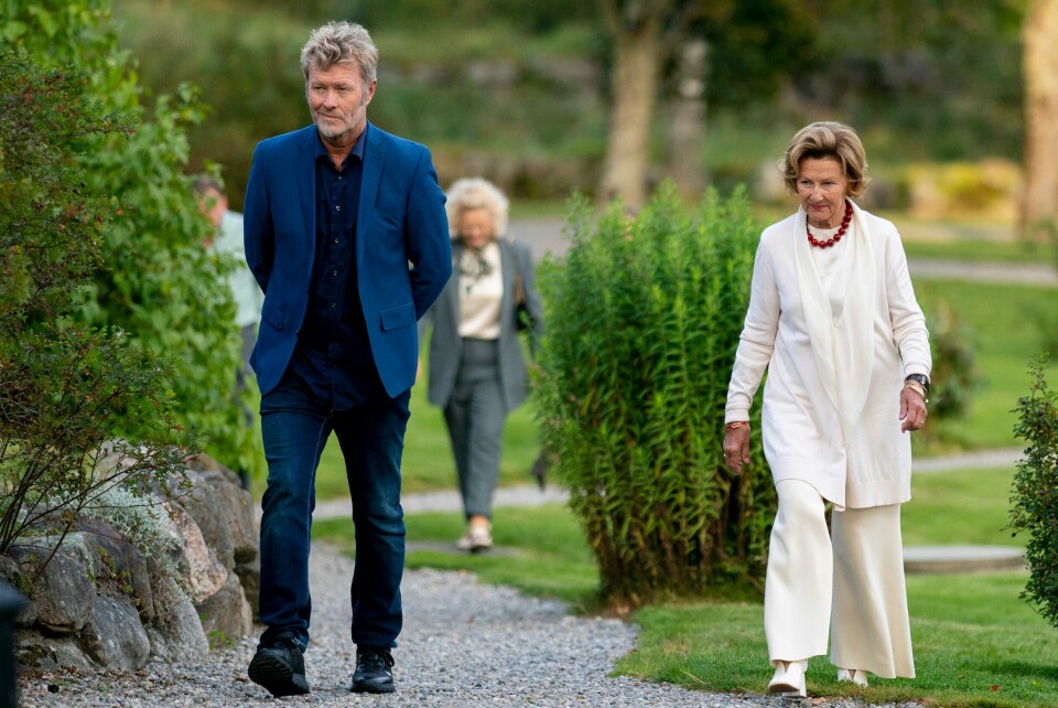 Dronning Sonja og Magne Furuholmen har begge hver sine nye separatutstillinger på Soli Brug i Greåker som åpnet fredag. Greåker 20200827. Dronning Sonja og Magne Furuholmen er tilstede på Soli Brug i Greåker hvor de viser frem sine nye kunstutstillinger.Foto: Fredrik Hagen / NTB scanpix