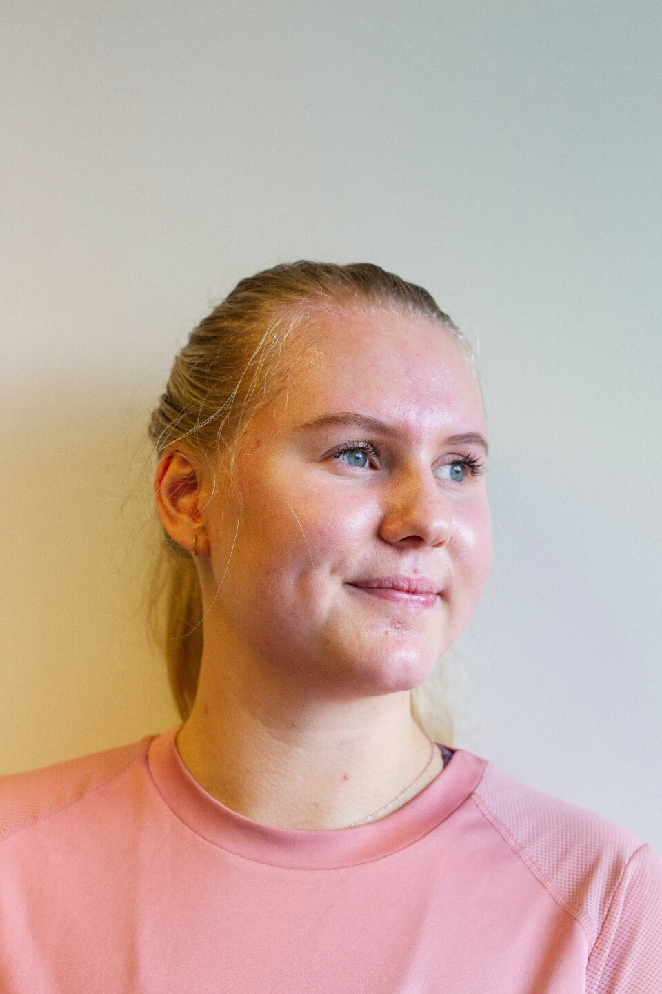 Johanne Marie Hemnes fikk slag i 2017 og er nå under opptrening på Aker, med fysioterapeut. Johanne Hemnes fikk slag i 2017 og er nå under opptrening på Aker, med fysioterapeut .