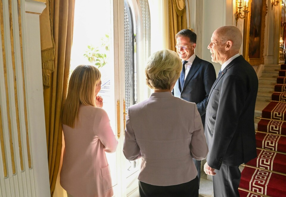 Tunisias president Kais Saied sammen med Italias statsminister Giorgia Meloni, EU-kommisjonens president Ursula von der Leyen og Nederlands statsminister Mark Rutte i presidentpalasset under et besøk i Tunis i juni. Tunisias president Kais Saeed sammen med Italias statsminiser Giorgia Meloni, EU-kommisjonens president Ursula von der Leyen og Nederlands statsminister Mark Rutte i presidentpalasset under et besøk i Tunis i juni. Foto: Slim Abid / Tunisias presidentpalass / AP / NTB