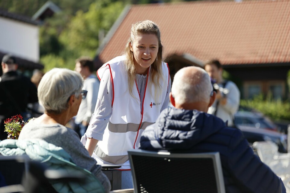 Ringerike 20230811. Heidi Bekkevold, leder i Røde Kors ungdom for Ringerike og Hole sikker med evakuerte på Sundvolden hotel fredag.Foto: Frederik Ringnes / NTB Heidi Bekkevold, leder i Røde Kors ungdom Ringerike og Hole er en av de frivillige på Sundvolden Hotel. Ifølge henne er de fleste evakuerte ved godt mot. Foto: Frederik Ringnes / NTB