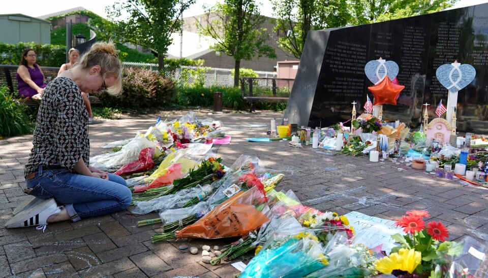 USA opplevde i fjor 36 massedrap der fire eller flere mennesker ble drept, blant annet i Highland Park i Illinois (bildet) der sju mennesker ble drept under en parade. Hittil i år har det vært 30 massedrap i USA. USA opplevde i fjor 36 massedrap der fire eller flere mennesker ble drept, blant annet i Highland Park i Illinois (bildet) der sju mennesker ble drept under en parade. Hittil i år har det vært 30 massedrap i USA: Foto: AP / NTB