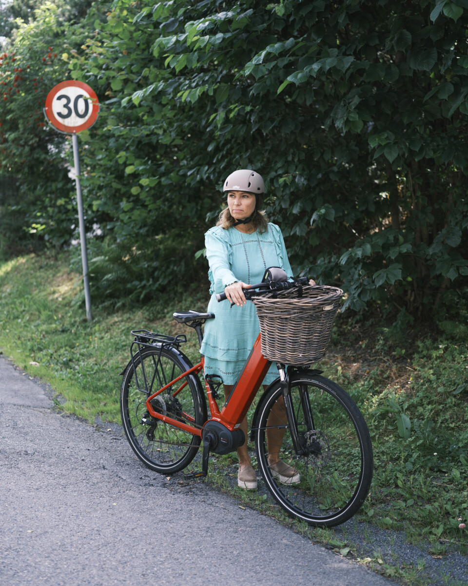 FREMKOMSTMIDDEL: Cecilie Bryner, kommunikasjonssjef i Trygg Trafikk, har nettopp skaffet seg el-sykkel som hun bruker til jobb. Cecilie Bryner. Kommunikasjonssjef i Trygg Trafikk.