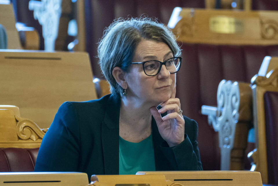STERKT SIGNAL: Tone Wilhelmsen Trøen mener sykehusenes oppdrag ikke er faglig gjennomførbare. – Dette må oppleves svært skuffende for alle som trodde på Senterpartiets løfter før de kom inn i regjering, skriver hun til Vårt Land. I Høyres alternative revidert nasjonalbudsjett styrker partiet fastlegeordningen med 200 millioner kroner. – Det vil bidra til at flere ønsker å jobbe som fastlege, sier Høyres helsepolitiske talsperson Tone Wilhelmsen Trøen Foto: Terje Pedersen / NTB