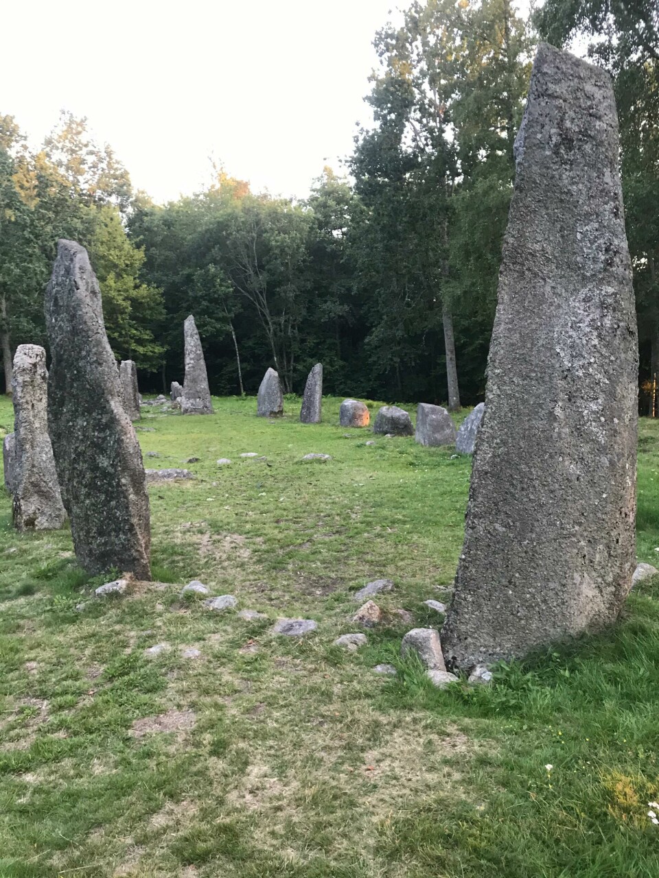 Turgåer fant halshogget hane og voodoo-symboler på fredet kulturminne ###