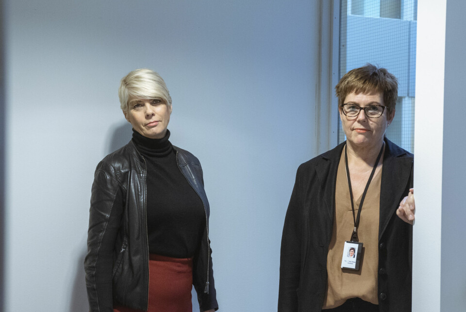 TIL VURDERING: Direktør i Kyrkjerådet, Ingrid Vad Nilsen (t.h.), seier at dei har hatt fleire møte om TV-planane, og at dei vil svare innan fristen. Til venstre er leiar i Kyrkjerådet, Kristin Gunnleiksrud Raaum. Kristin Gunleiksrud Raaum og Ingrid Vad Nilsen fotografert på Kirkens Hus ifb. med statsbudsjettet dagen etter.