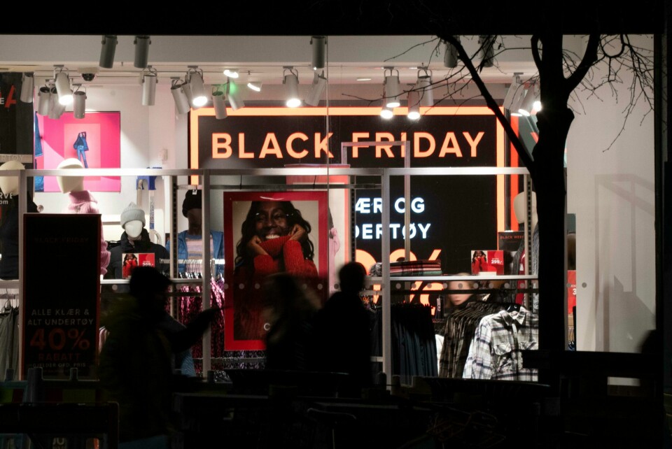 BIDRO: Black Friday i november kan ha bidratt til at nordmenn handlet mindre i desember. Black Friday i november kan ha bidratt til at nordmenn handlet mindre i desember. Foto: Erik Johansen / NTB