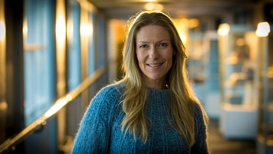 I NRK-dokumentaren «Helene sjekker inn» møter programleder Helene Sandvig mennesker som bor og jobber på institusjoner. I en av episodene møter hun yngre mennesker med demens. Det har skapt debatt.