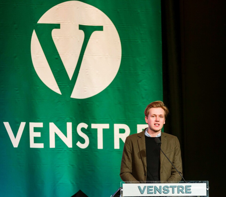 – Det er en veldig spesiell måte å stemple meningsmotstandere på, sier Unge Venstre-leder Sondre Hansmark til NTB.