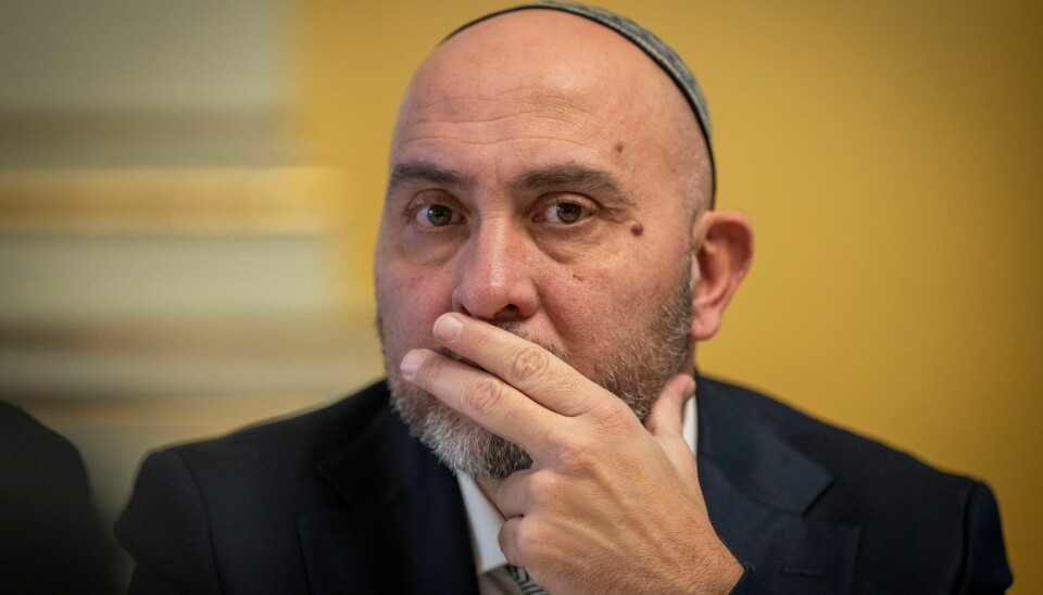 IKKE OVERRASKET: – For oss som opplever dette i hverdagen, kommer ikke tallene som en stor overraskelse, sier leder Ronen Bahar i Det Mosaiske Trossamfund (DMT). Leder Ronen Bahar i Det Mosaiske Trossamfund (DMT) var en av de utenriksminister Espen Barth Eide (Ap) møtte under besøket til synagogen i Oslo. Foto: Heiko Junge / NTB