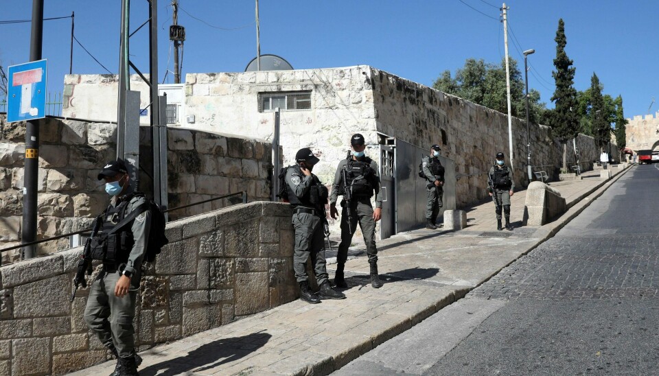 Israelske politibetjenter sikrer området rundt Løvegata i Jerusalems gamleby 30. mai 2020. Politiet har nylig skutt og drept en ubevæpnet palestiner som de mistenkte bærte våpen. (AP Photo/Mahmoud Illean)