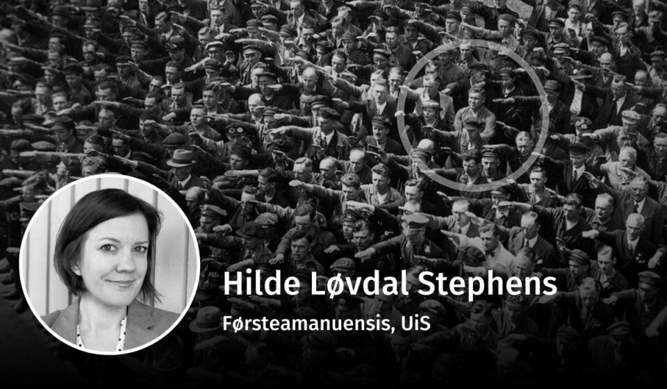 STO I MOT: August Landmesser er blitt kjent gjennom dette bildet fra Tyskland i 1936. En stor folkemengde gjorde nazihilsen, men Landmesser nektet. Han sto med armene i kors. Hilde Løvdal Stephens, ukestart