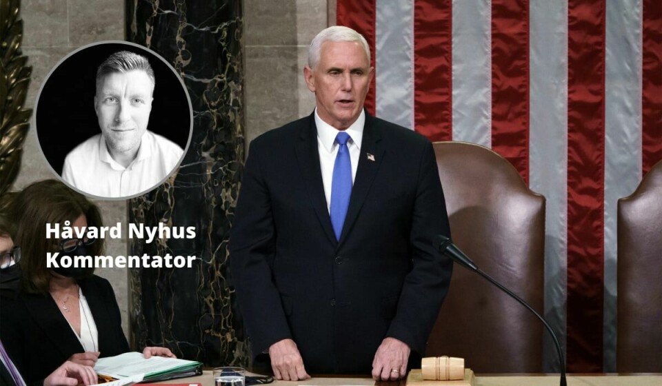 GODKJENTE VALGET: Visepresident Mike Pence hadde det formelle ansvaret for å utrope en vinner av valget, etter at valgmannsstemmene er blitt telt opp. Dette ble avbrutt av demonstranter som tok seg inn i bygningen, men ble gjenopptatt og fullført i timene etter. Ingen kan tjene to herrer