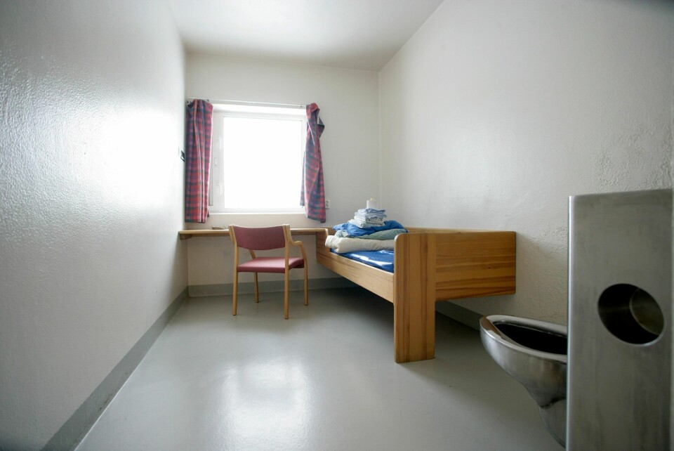 Det er 20 år siden Stortingets justiskomité for første gang ba om pålitelig oversikt over bruken av isolat. Det er på overtid at Stortinget rydder opp i denne skampletten i den norske rettsstat», mener Vårt Land.