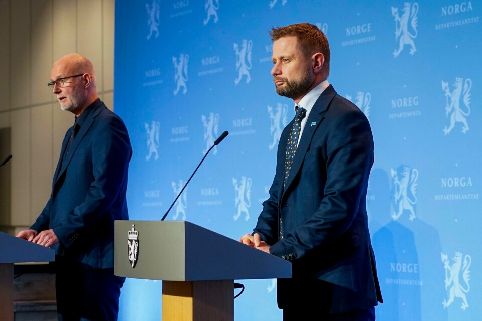 INNSTRAMMER: Helsedirektør Bjørn Guldvog og helse- og omsorgsminister Bent Høie under en pressekonferanse om nye tiltak i Oslo-regionen i forbindelse med utbruddet av den britiske muterte varianten av koronaviruset i Nordre Follo. Illustrasjon