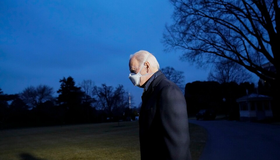 President Joe Biden har manet til forsoning og samhold for å bringe USA ut av «mørkets årstid», men står foran en uhyre vanskelig oppgave for å bygge bro over en dyp politisk og sosioøkonomisk kløft i det amerikanske samfunnet. President Joe Biden har manet til forsoning og samhold for å bringe USA ut av «mørkets årstid», men står foran en uhyre vanskelig oppgave for å bygge bro over en dyp politisk og sosioøkonomisk kløft i det amerikanske samfunnet.
