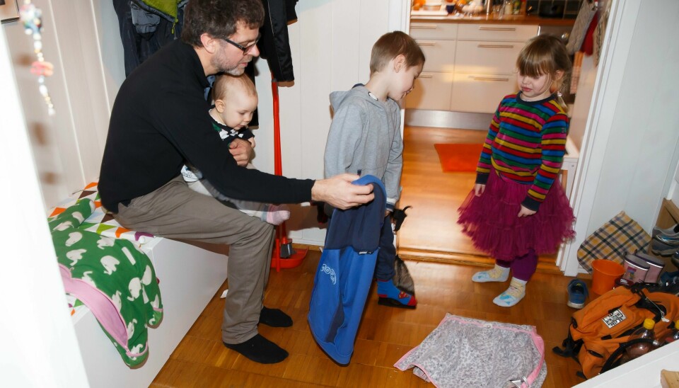 I dag er foreldrepermen 49 uker, men bare 15 uker er forbeholdt far. Foto: Heiko Junge / NTB