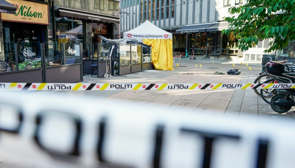 PRIDE: Politiet i Agder anbefaler at alle arrangementet i Agder som er knyttet til Pride utsettes inntil videre. Slik så det ut på åstedet lørdag, etter at det natt til lørdag ble avfyrt flere skudd mot utesteder i Oslo.Foto: Terje Pedersen / NTB