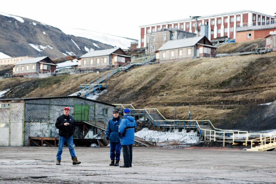 Russland anklager Norge for å stanse matforsyninger til de rundt 400 russiske gruvearbeiderne i Barentsburg på Svalbard. Russland anklager Norge for å stanse matforsyninger til de rundt 400 russiske gruvearbeiderne i Barentsburg på Svalbard. Foto: Håkon Mosvold Larsen / NTB