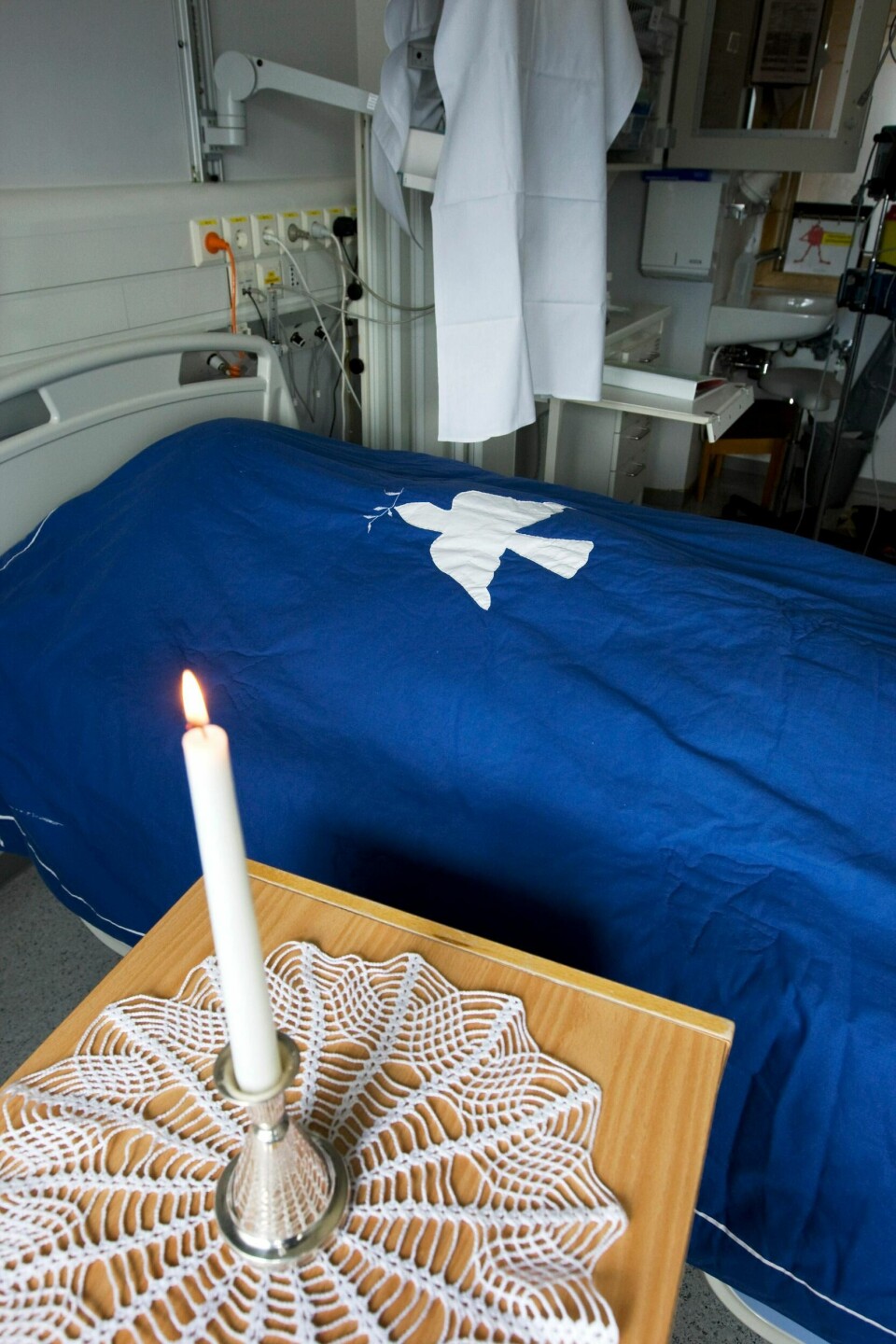 En pasient er død på St. Olavs hospital i Trondheim. Spaltist Aud Irene Svartvasmo skriver om dem som dør alene i helsevesenet vårt.
