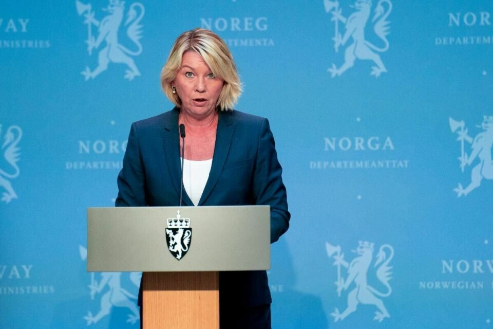 Pressekonferanse med med justis- og beredskapsminister Monica Mæland og næringsminister Iselin Nybø, om blant annet nye reiseråd. Tilstede er også assisterende helsedirektør Espen Rostrup Nakstad og fagdirektør Frode Forland fra Folkehelseinstituttet. Foto: Fredrik Hagen / NTB scanpix