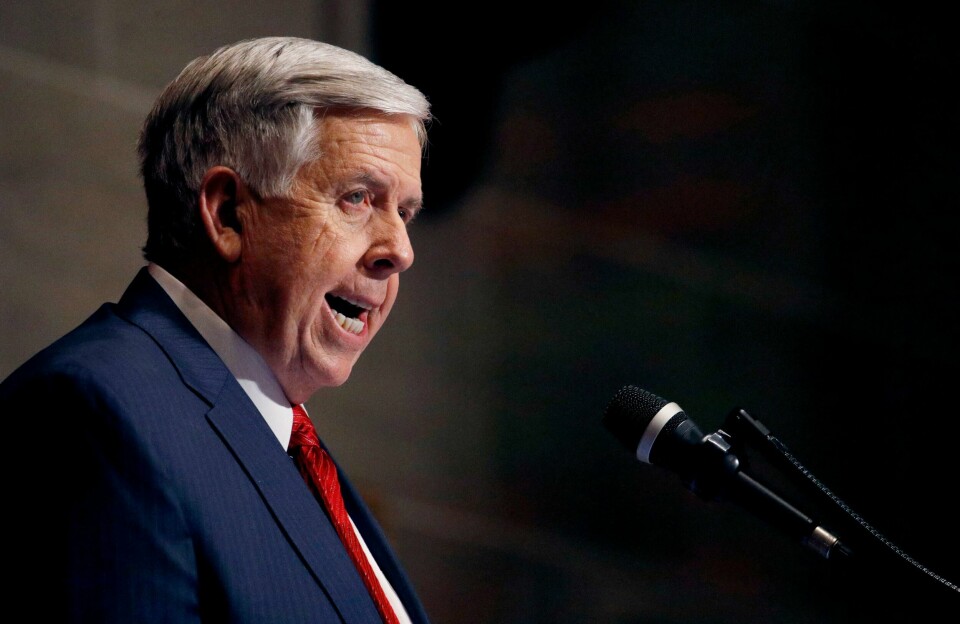 Guvernøren i Missouri Mike Parson sier han vil signere lovforslaget som de folkevalgte nå i to runder har godkjent i delstaten hans. Foto: Charlie Riedel / AP / NTB scanpix