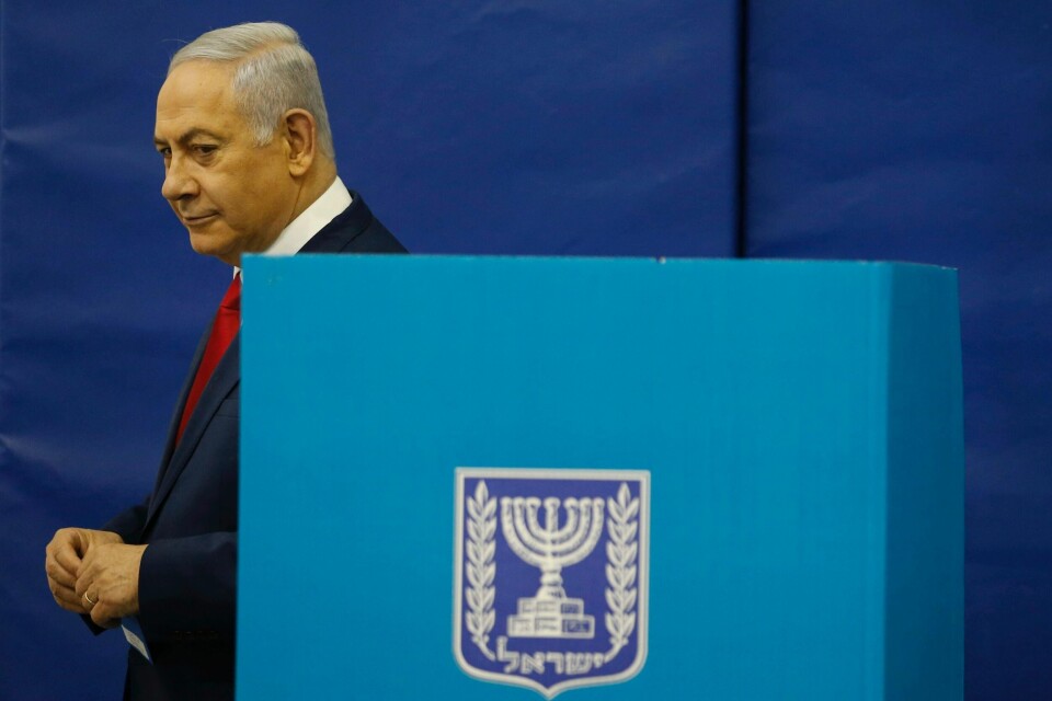 Israels korrupsjonssiktede statsminister Benjamin Netanyahu har fått frist av landets riksadvokat.