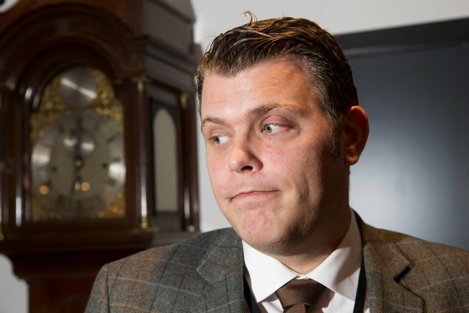 UDI omgjør vedtaket om utvisningen av justisminister Jøran Kallmyrs au pair, og kvinnen får dermed bli i landet.