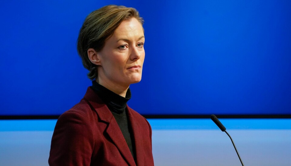 Kulturminister Anette Trettebergstuen (Ap) håper at meteren er borte om to uker, og at folk da kan danse så mye de vil. Foto: Torstein Bøe / NTB Kulturminister Anette Trettebergstuen holder pressekonferanse om økonomiske tiltak knyttet til koronasituasjonen.Foto: Torstein Bøe / NTB