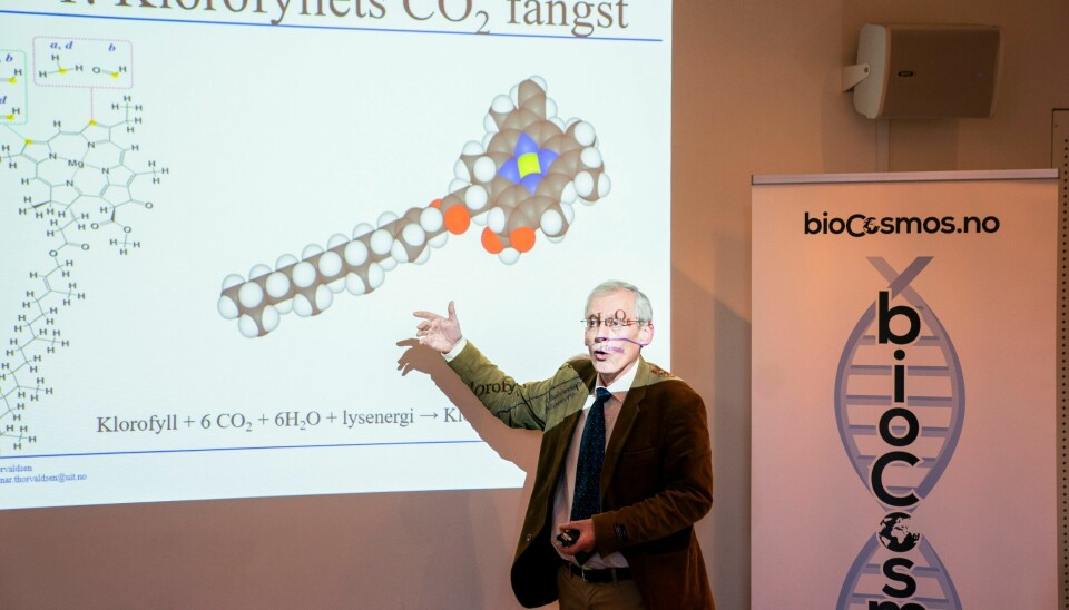 PROBLEMATISK: Arbeidet til BioCosmos kan forkludre forholdet mellom tro og vitenskap og gjenopplive forestillingen om en grunnleggende konflikt. Bibelens Gud er ikke identisk med en intelligent designer, skriver Vårt Land på lederplass. Stiftelsen BioCosmos vil lære ungdom at Darwins teorier tar feil.Dag ErlandsenSteinar Thorvaldsen