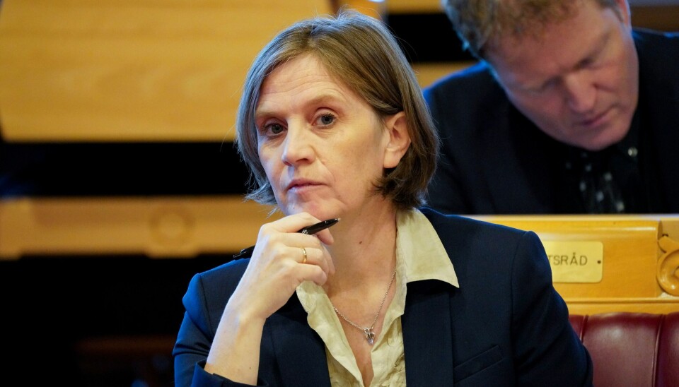Barne- og familieminister Kjersti Toppe (Sp) håper Stortinget avviser Venstres forslag om å utvide selvbestemt abort, og oppfordrer stortingsrepresentantene til å vente til regjeringens utredning er klar. Barne- og familieminister Kjersti Toppe (Sp) vil styrke tilbud til barn, unge og familier.Foto: Terje Bendiksby / NTB
