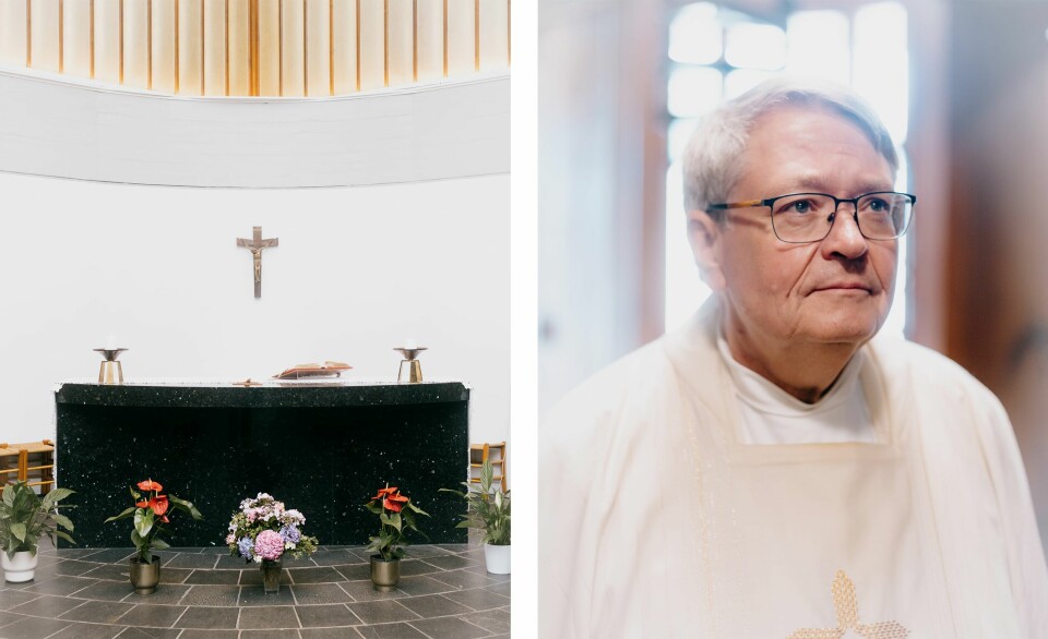 SEKULARISERING: Torbjørn Holt, katolsk prest i Mariakirken i Stabekk, trur opplevinga av det norske samfunnet som sekulært er blant årsakene til at fleire unge menn oppsøkjer Den katolske kyrkje. Sammensatt bilde av interiør Mariakirken i Sandvika (t.v) og portrett av Torbjørn Holt, katolsk prest i samme kirke.
