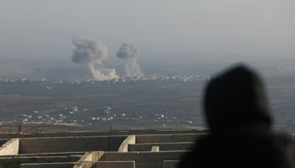 Røyk stiger opp over områder der det pågår kamper mellom opprørere og syriske regjeringsstyrker ved Majdaliya på landsbygda i Aleppo. Foto: Ghaith Alsayed / AP / NTB Røyk stiger opp over områder der det pågår kamper mellom opprørere og syriske regjeringsstyrker ved Majdaliya på landsbygda i Aleppo. Foto: Ghaith Alsayed / AP / NTB