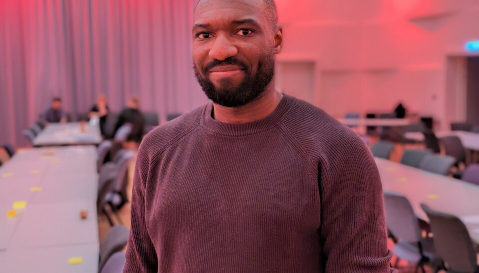 ENSTEMMIG VALGT: Stephen Adom jobber i dag som daglig leder i Skeiv Verden Oslo og Østlandet. På søndag ble han valt som nye leder for Fri. Stephen Adom ble søndag enstemmig valgt til ny leder av FRI – Foreningen for kjønns- og seksualitetsmangfold.