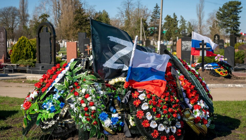 Graven til en russisk soldat som ble drept i Ukraina. Soldaten kom fra landsbyen Dinskaja i Krasnodar-regionen i det sørlige Russland. Rundt 50.000 russiske soldater har mistet livet i krigen. ifølge en ny uavhengig statistisk analyse. Foto: AP / NTB Graven til en russisk soldat som ble drept i Ukraina. Soldaten kom fra landsbyen Dinskaja i Krasnodar-regionen i det sørlige Russland. Rundt 50.000 russiske soldater har mistet livet i krigen. ifølge en ny uavhengig statistisk analyse. Foto: AP / NTB
