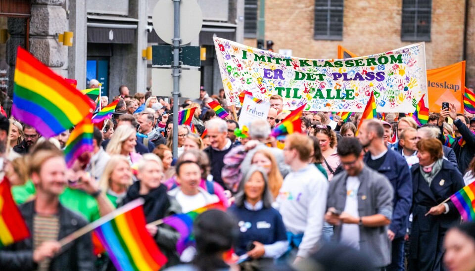 Regnbuetog og solidaritetsmarkering i Oslo etter skyteepisoden utenfor London Pub og Per på Hjørnet i juni i fjor. Foto: Beate Oma Dahle / NTB Regnbuetoget på vei gjennom Oslo sentrum lørdag. Foto: Beate Oma Dahle / NTB