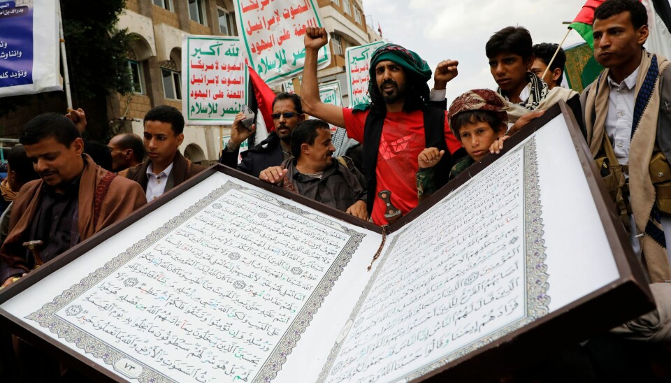 Houthi-opprørerne i Jemen har forbudt svensk import i protest mot brenningen av Koranen i Stockholm. Her fra en protestmarsj i Sana. Houthi-opprørerne i Jemen har forbudt svensk import i protest mot brenningen av Koranen i Stockholm. Her fra en protestmarsj i Sana. Foto: Osamah Abdulrahman / AP / NTB