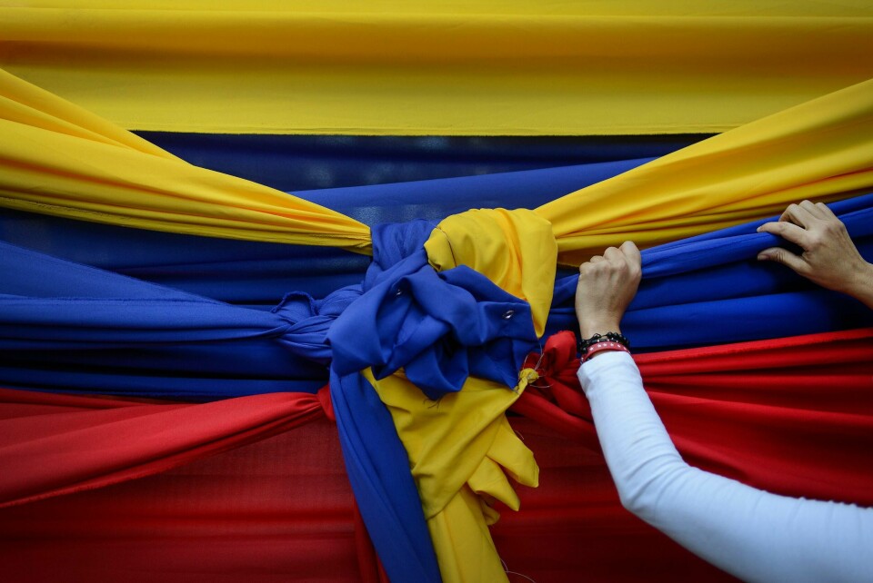 1,3 million fat olje i fare for å lekke fra oljetanker i Venezuela. Foto: AP Photo/Matias Delacroix