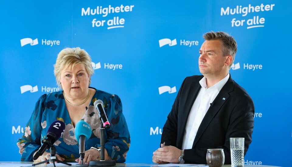 FÅR STØTTE: Partileder Erna Solberg får støtte av nestleder Henrik Asheim og resten av partiets sentralstyre. Høyre-leder Erna Solberg og nestleder Henrik Asheim holdt denne uken sin oppsummerende pressekonferanse før sommeren. Foto: Geir Olsen / NTB