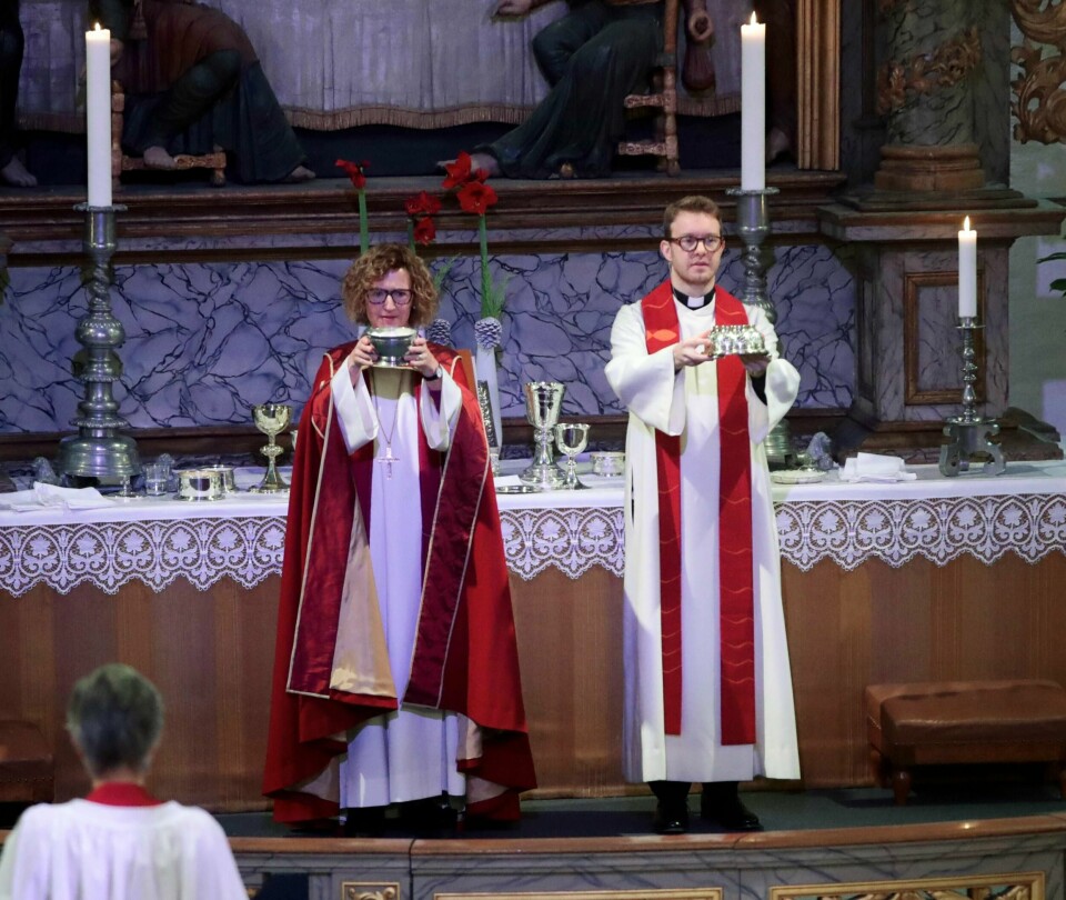 Fra og med tirsdag blir det ikke lenger nattverd på gudstjenester i Oslo domkirke. Her fra gudstjenesten der Kari Veiteberg ble vigslet til biskop.