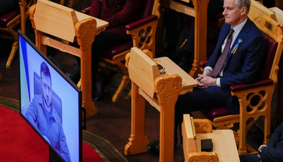 Statsminister Jonas Gahr Støre, her fra da Ukrainas president Volodymyr Zelenskyj talte til Stortinget onsdag 30. mars. Foto: Torstein Bøe / NTB Statsminister Jonas Gahr Støre, her fra da Ukrainas president Volodymyr Zelenskyj talte til Stortinget onsdag 30. mars. Foto: Torstein Bøe / NTB