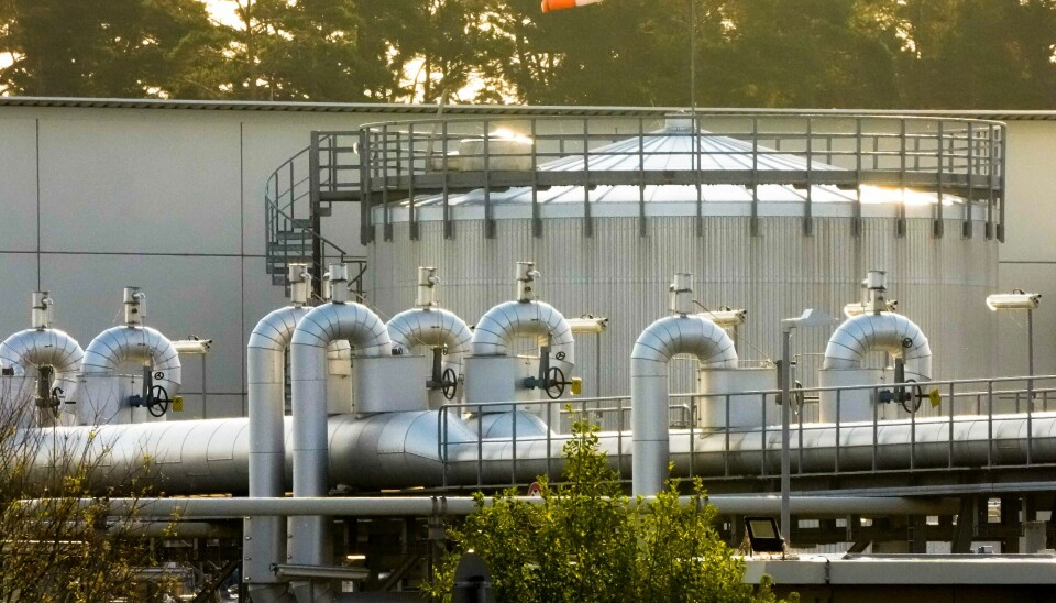 GASSKUTT: Fra og med onsdag blir Russlands leveranser av gass gjennom rørledningen Nord Stream 1 (avbildet) ytterligere redusert. Fra og med onsdag blir Russlands leveranser av gass gjennom rørledningen Nord Stream 1 (avbildet) ytterligere redusert. Foto: Markus Schreiber / AP / NTB
