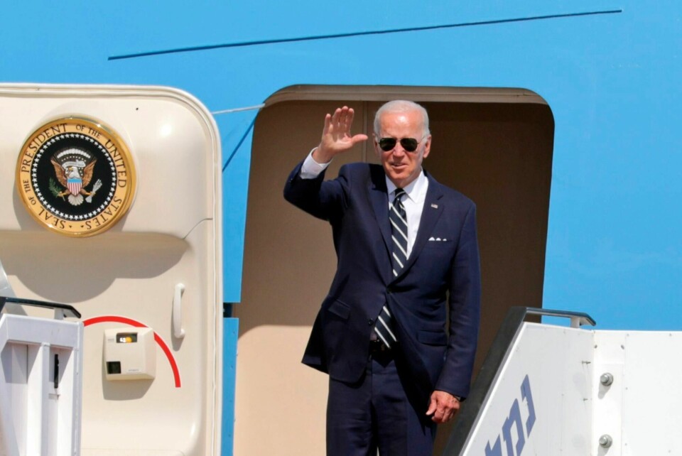 MIDSTØSTEN: President Joe Biden fløy fredag fra Israel til Saudi-Arabia. Her går han om bord i flyet på Ben Gurion-flyplassen utenfor Tel Aviv. President Joe Biden fløy fredag fra Israel til Saudi-Arabia. Her går han om bord i flyet på Ben Gurion-flyplassen utenfor Tel Aviv. Foto: AP / NTB