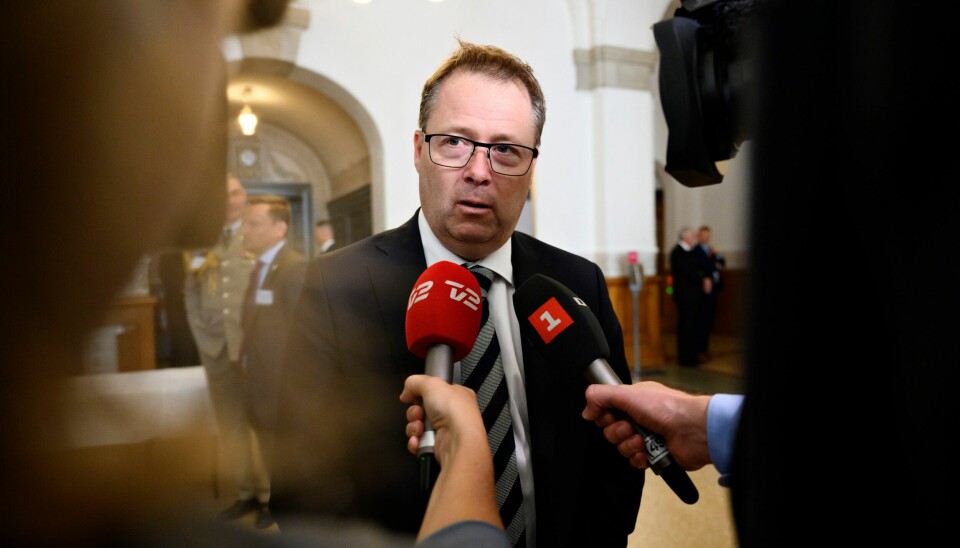 BIDRAR: – De ukrainske styrkene har sterkt behov for ytterligere trening og opplæring. Norge er positive til det britiske initiativet om å trene opp ukrainske soldater i Storbritannia, sier forsvarsminister Bjørn Arild Gram (Sp). Forsvarsminister Bjørn Arild Gram (Sp) på den internasjonale giverkonferansen i København torsdag. Foto: Philip Davali / Ritzau via AP / NTB