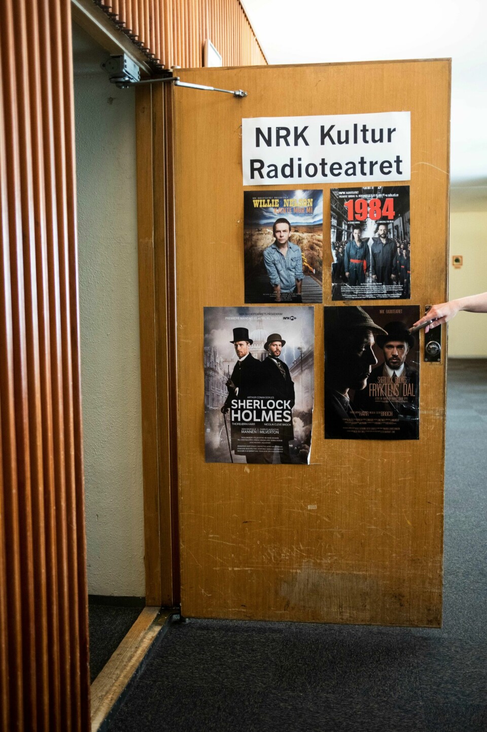 Sammenliknet med statsstøtten til de nasjonale sceneinstitusjonene koster det småpenger å bringe Radioteatrets produksjoner ut til massene, skriver kulturredaktør Arne Borge. Bildet viser deres legendariske studio på Marienlyst.