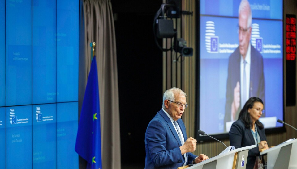 EUs utenrikssjef Josep Borrell går hardt ut mot Russland og sier landet bevisst bruker mateksport som pressmiddel. Her er Borrell under en pressekonferanse i Brussel i mai. EUs utenrikssjef Josep Borrell går hardt ut mot Russland og sier landet bevisst bruker mateksport som pressmiddel. Her er Borrell under en pressekonferanse i Brussel i mai. Foto: Olivier Matthys / AP / NTB