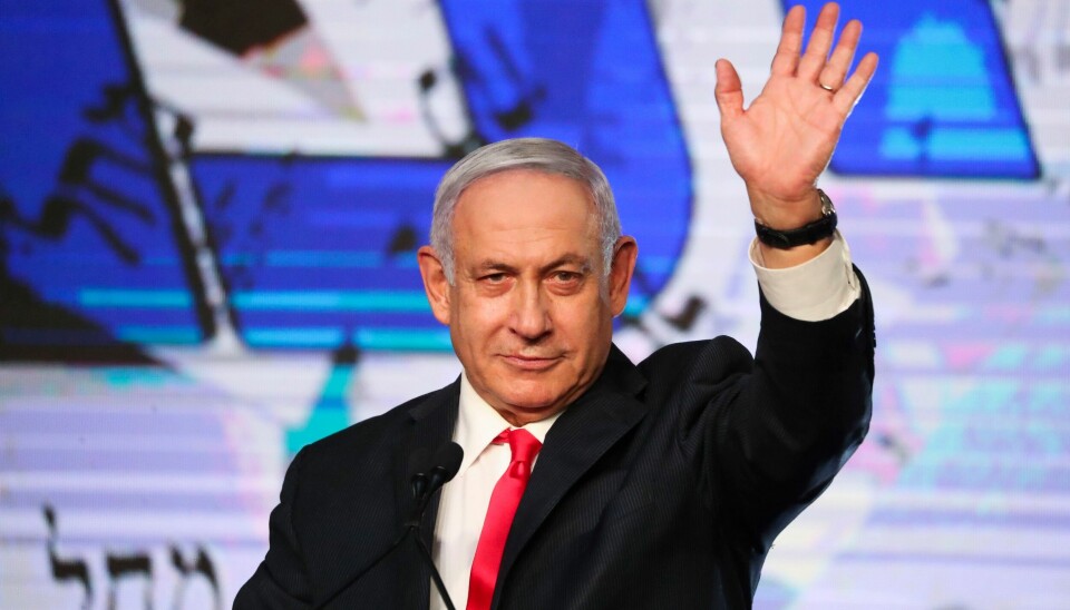 ERKLÆRER SEIER: Israels statsminister Benjamin Netanyahu sier valgdagsmålingene viser en «stor seier for høyresiden» og hans Likud. Israels statsminister Benjamin Netanyahu sier valgdagsmålingene viser en «stor seier for høyresiden» og hans Likud. Foto: Ariel Schalit / AP / NTB