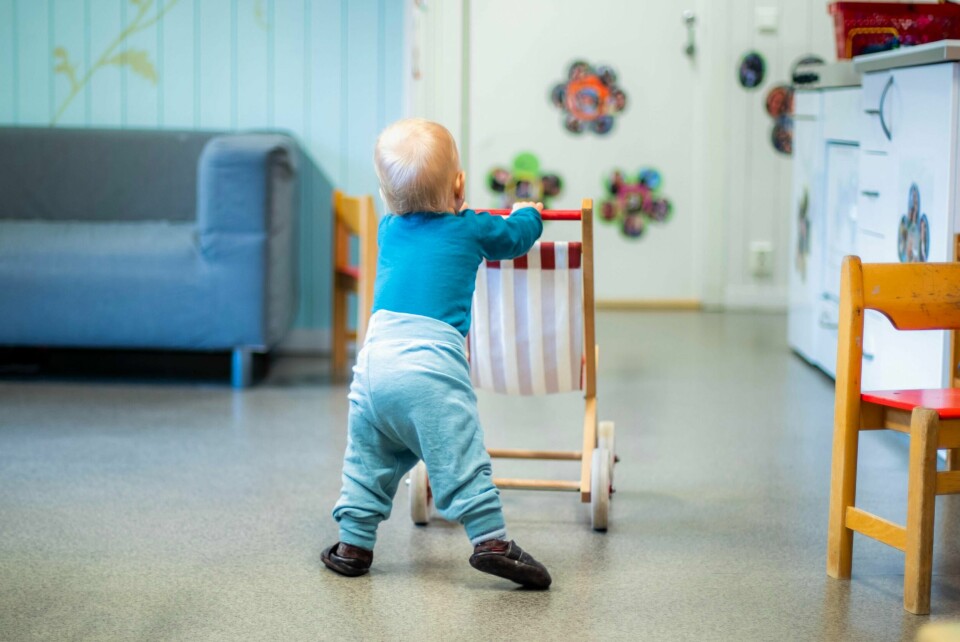 I dag går mer enn 80 prosent av norske barn i fulltidsbarnehage fra de er ett år gamle. Det er et sosialt eksperiment, skriver kronikkforfatteren.