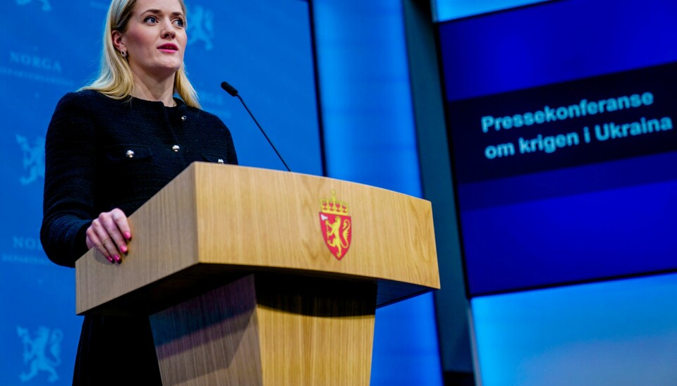 NØDSITUASJON: Det har tatt altfor lang tid å avklare om sårede, ukrainske soldater kan få medisinsk behandling i Norge, skriver Vårt Land på lederplass. Justis- og beredskapsminister Emilie Enger Mehl (Sp) sier hun setter pris på engasjementet i den norske befolkningen for å bistå fordrevne fra Ukraina, men at regjeringen imidlertid fraråder organisering av private transporter av ukrainske flyktninger. Foto: Stian Lysberg Solum / NTB